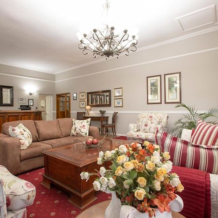 Mount Currie Inn Кокстад Екстериор снимка