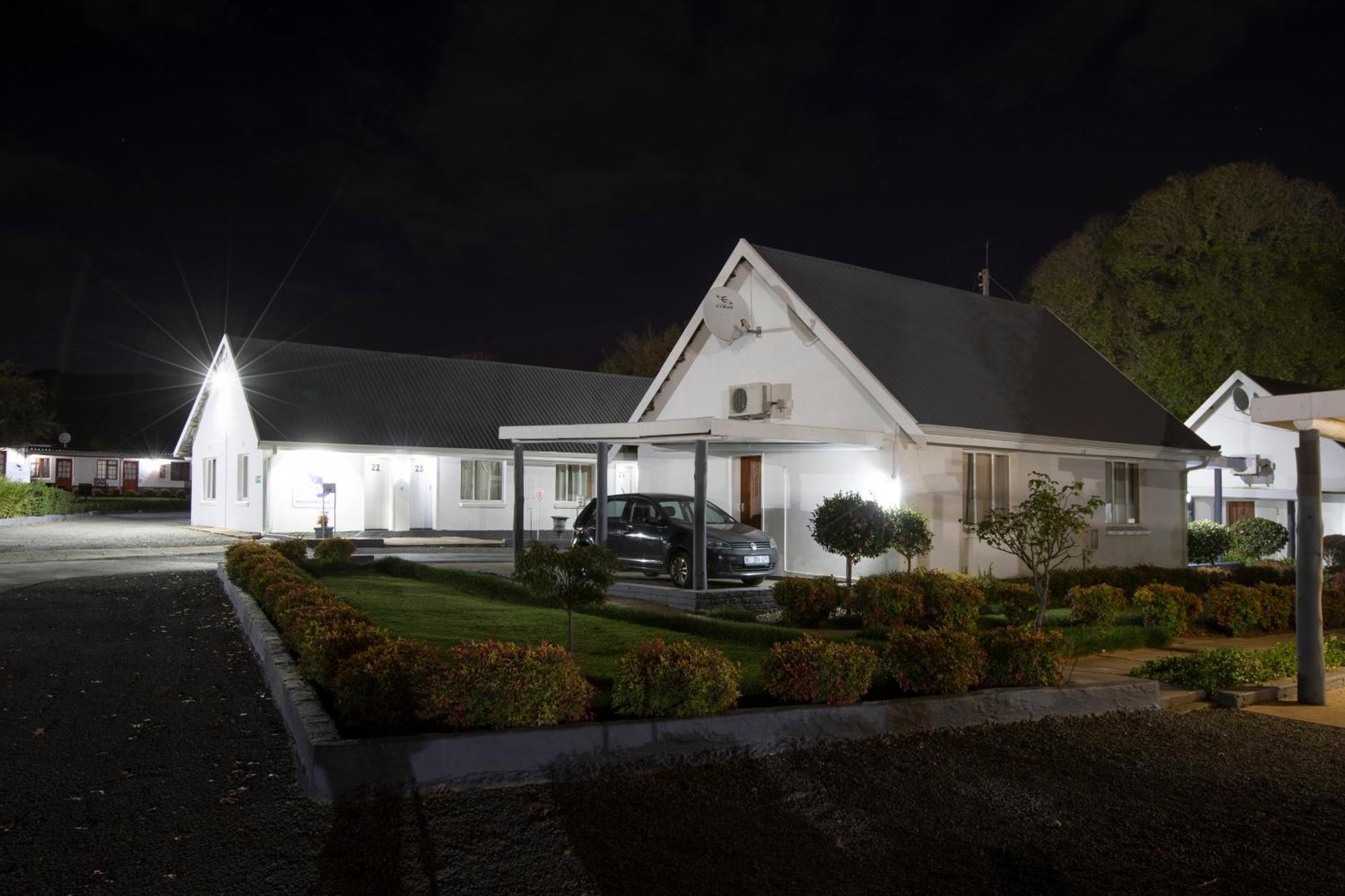 Mount Currie Inn Кокстад Екстериор снимка