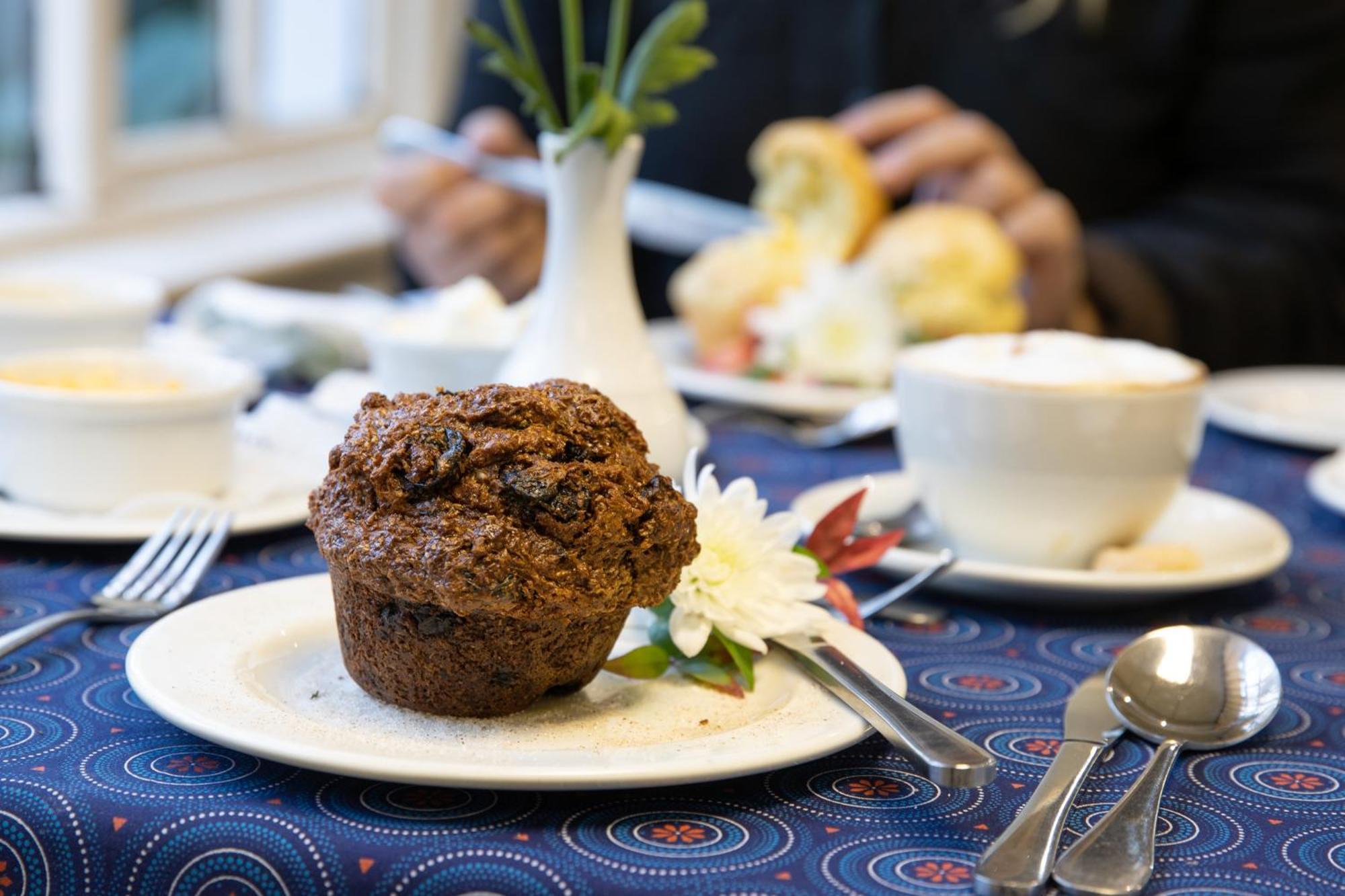 Mount Currie Inn Кокстад Екстериор снимка