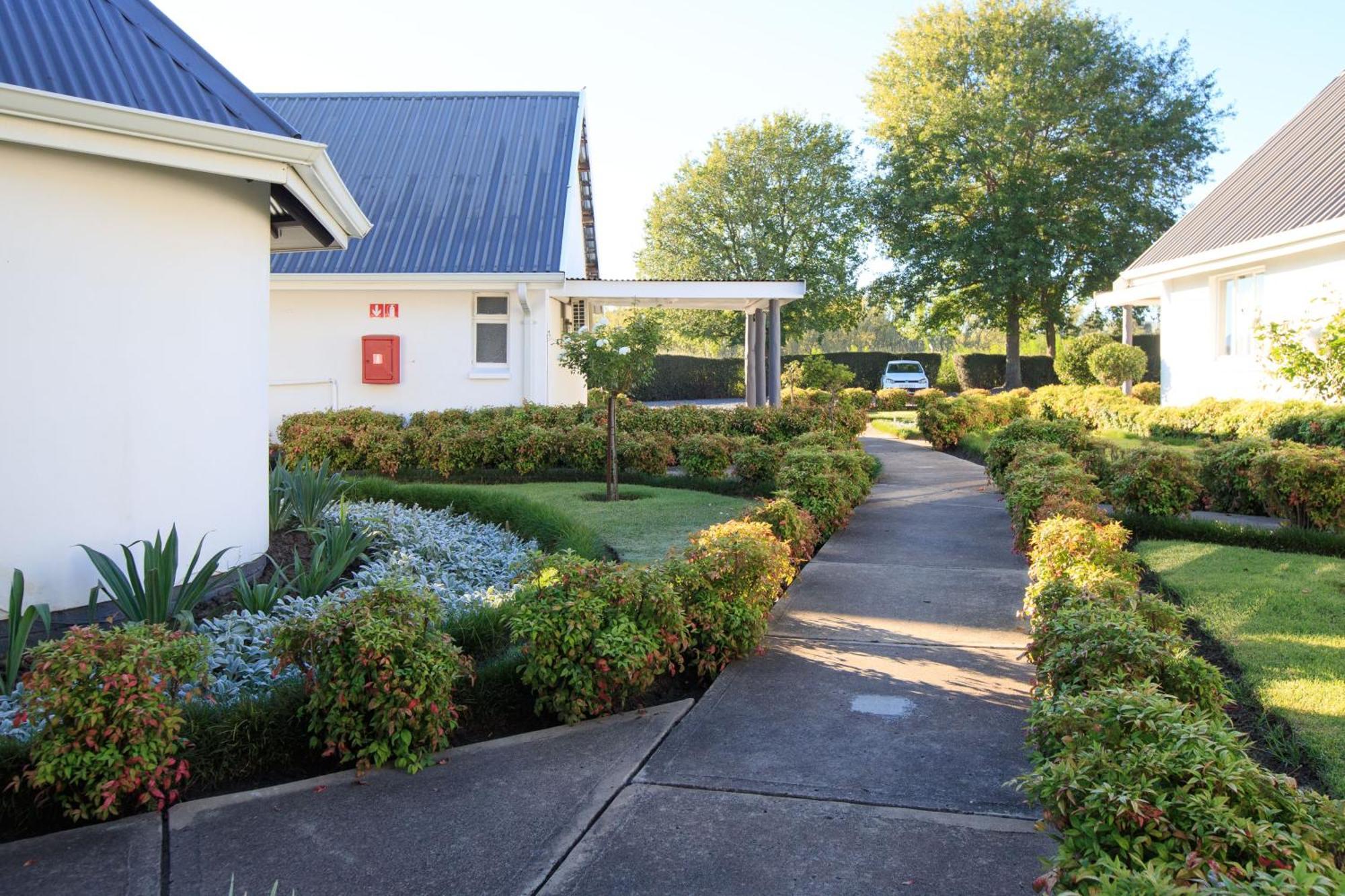 Mount Currie Inn Кокстад Екстериор снимка